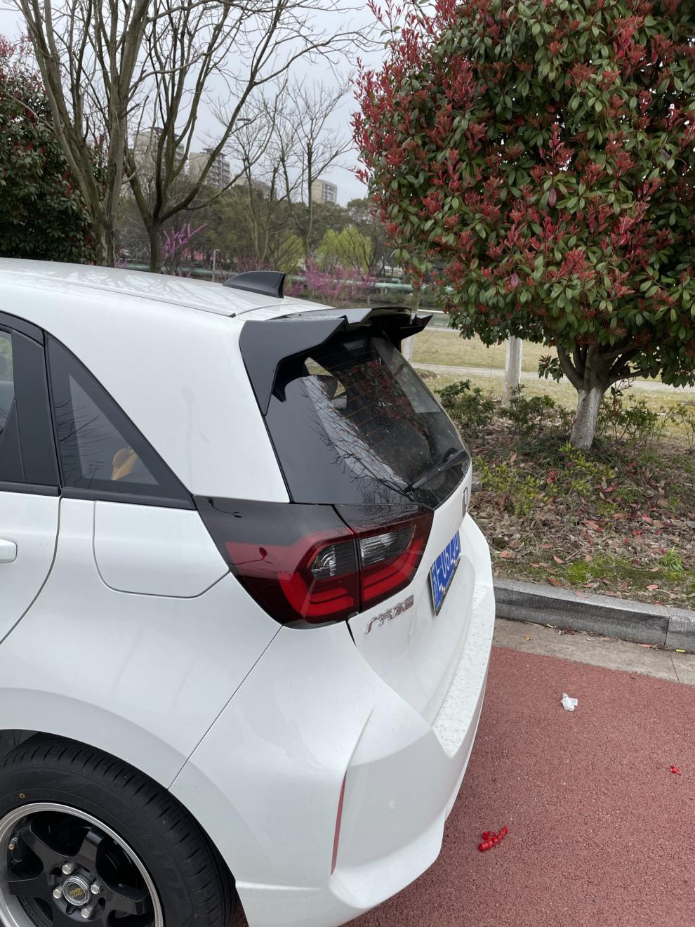 适用于2021款飞度尾翼新四代1420三代专用无损改装21新款飞度原车烤漆