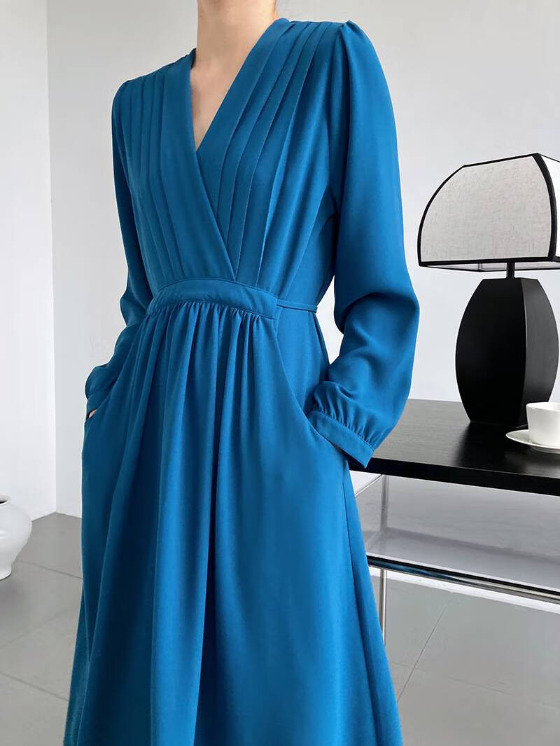 法式掐腰连衣裙 鹿西 法式气质长袖压褶连衣裙2022温柔风v领收腰褶皱