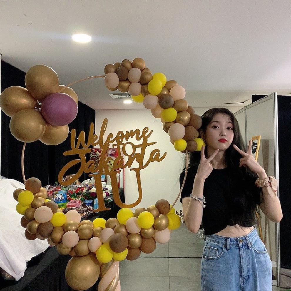 女生露肚子的衣服露肚脐上衣iu李知恩同款韩版修身运动圆领扭结短款