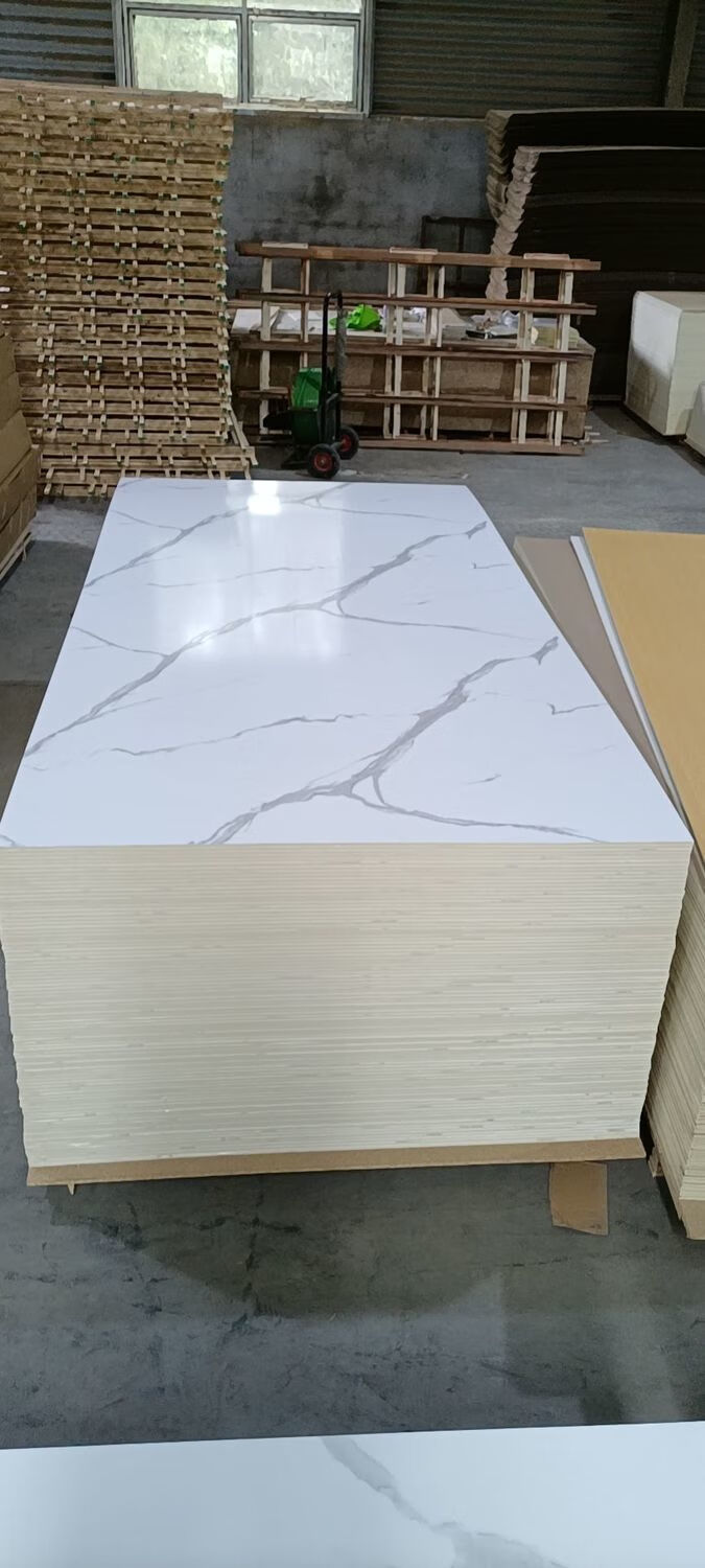 碳晶板护墙板木饰面板pet高光纹竹木纤维护轻奢木饰面板pee材质 pet