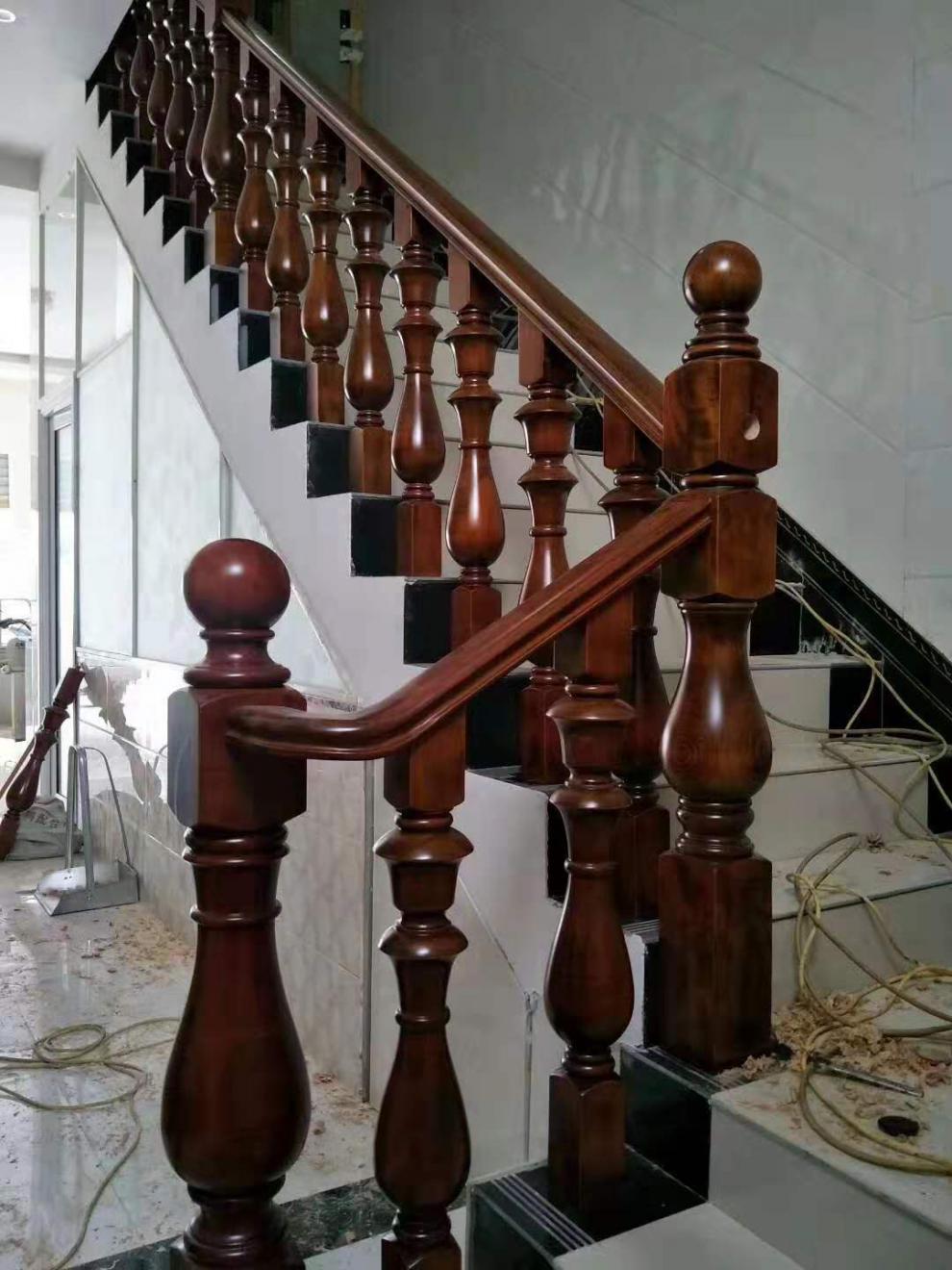 实木楼梯烤漆扶手楼梯柱子大柱小柱弯头阳台阁护栏批发 橡胶木烤漆 大