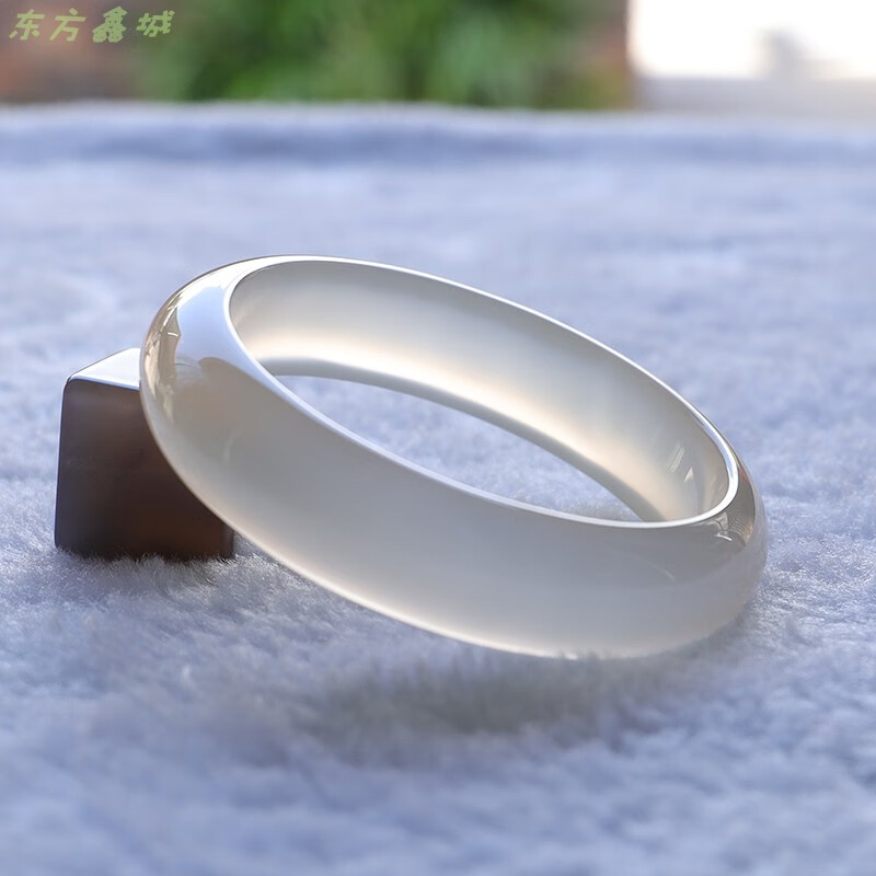 美朗格 高冰玉髓手镯女马达加斯加玛瑙冰种荔枝冻强荧光 直播间专拍