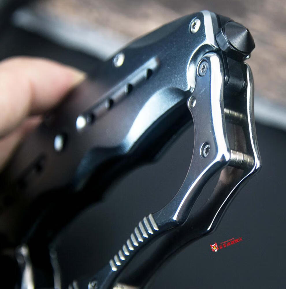 bc41刀 新品户外拳套折叠刀手指虎短刀结合体高硬度多功能折刀战壕刀