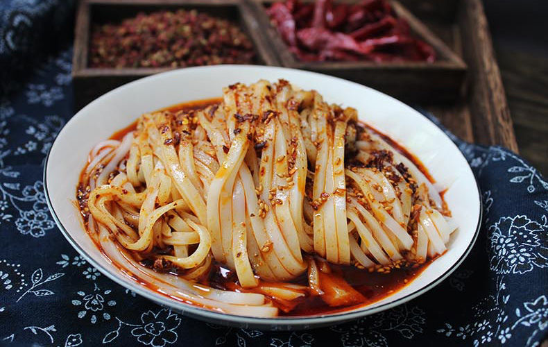 汉中热面皮即食现做现发陕西凉皮手工制作真空袋装免煮凉拌米皮 免煮