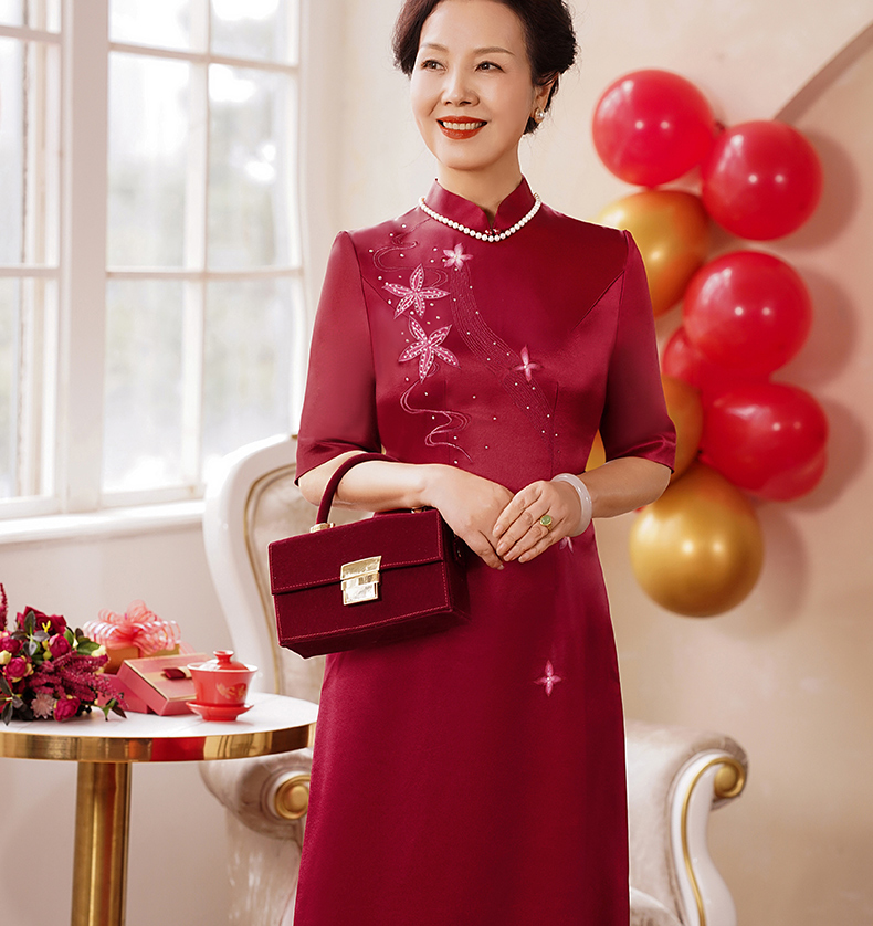红色婚庆妈妈礼服春夏季定制绣花烫钻喜妈妈婚礼中长款礼服酒红色改良