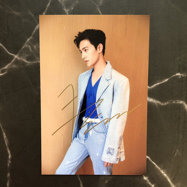 杨洋签名照笔保真写真周边媒体福利粉丝礼物杂志活动后台 款2 6英寸