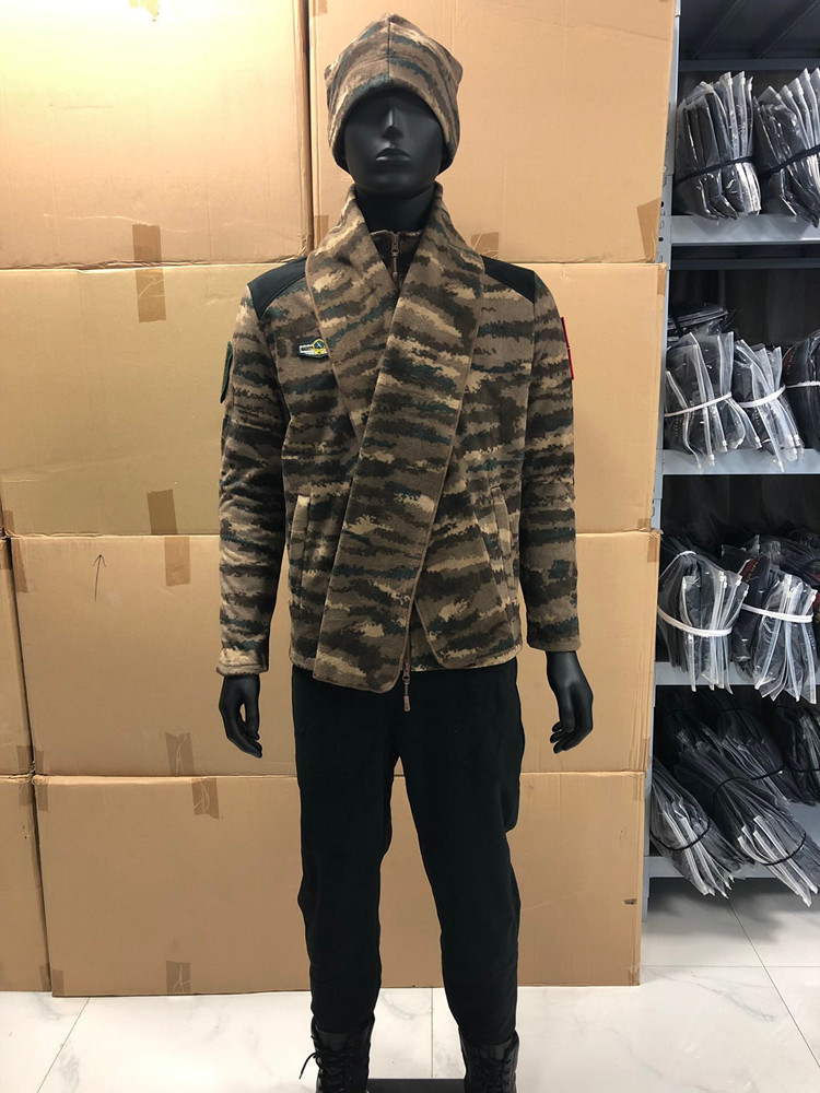 虎斑迷彩加厚冬季长袖体能服训练服外套户外抓绒衣套装男士围巾165