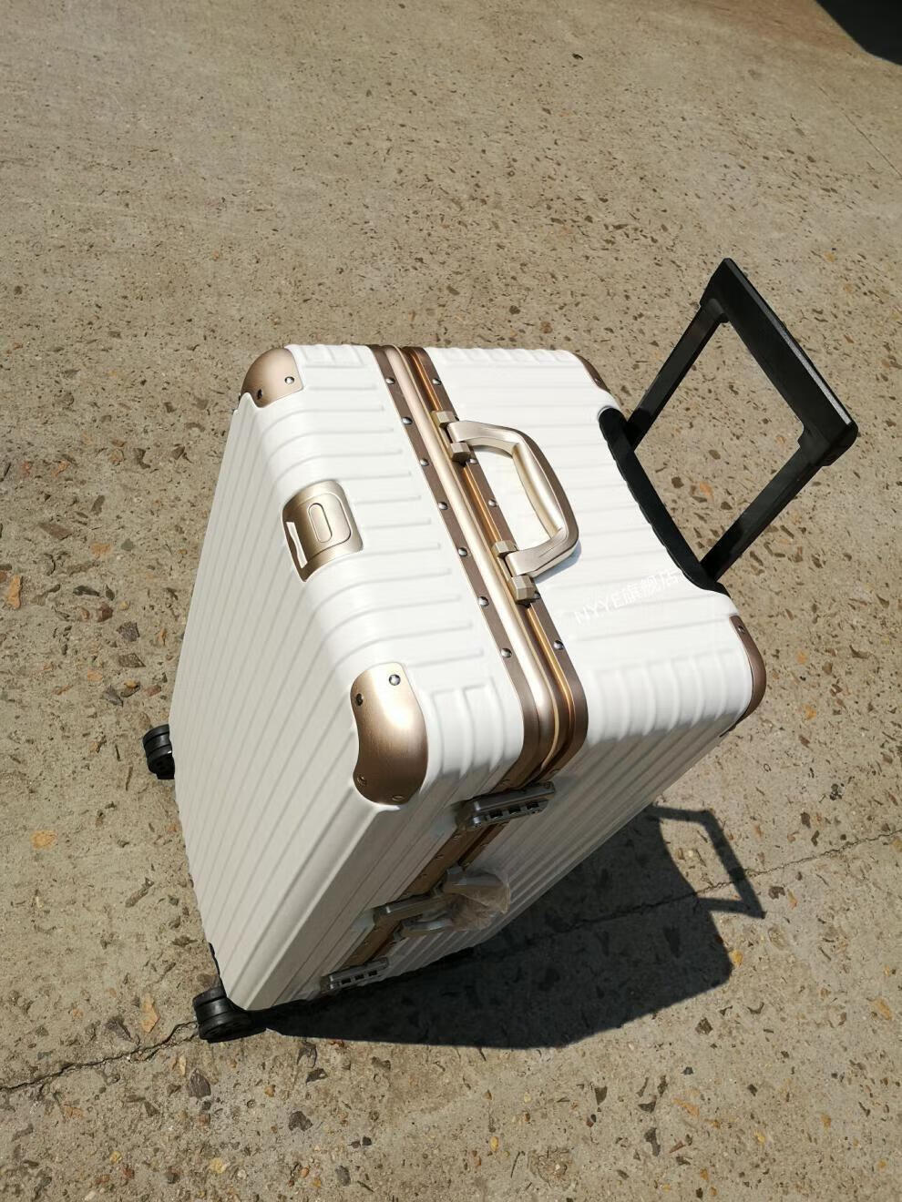 平湖行李箱大容量旅行箱加厚托运版32寸pc拉杆箱网果色行李箱运动