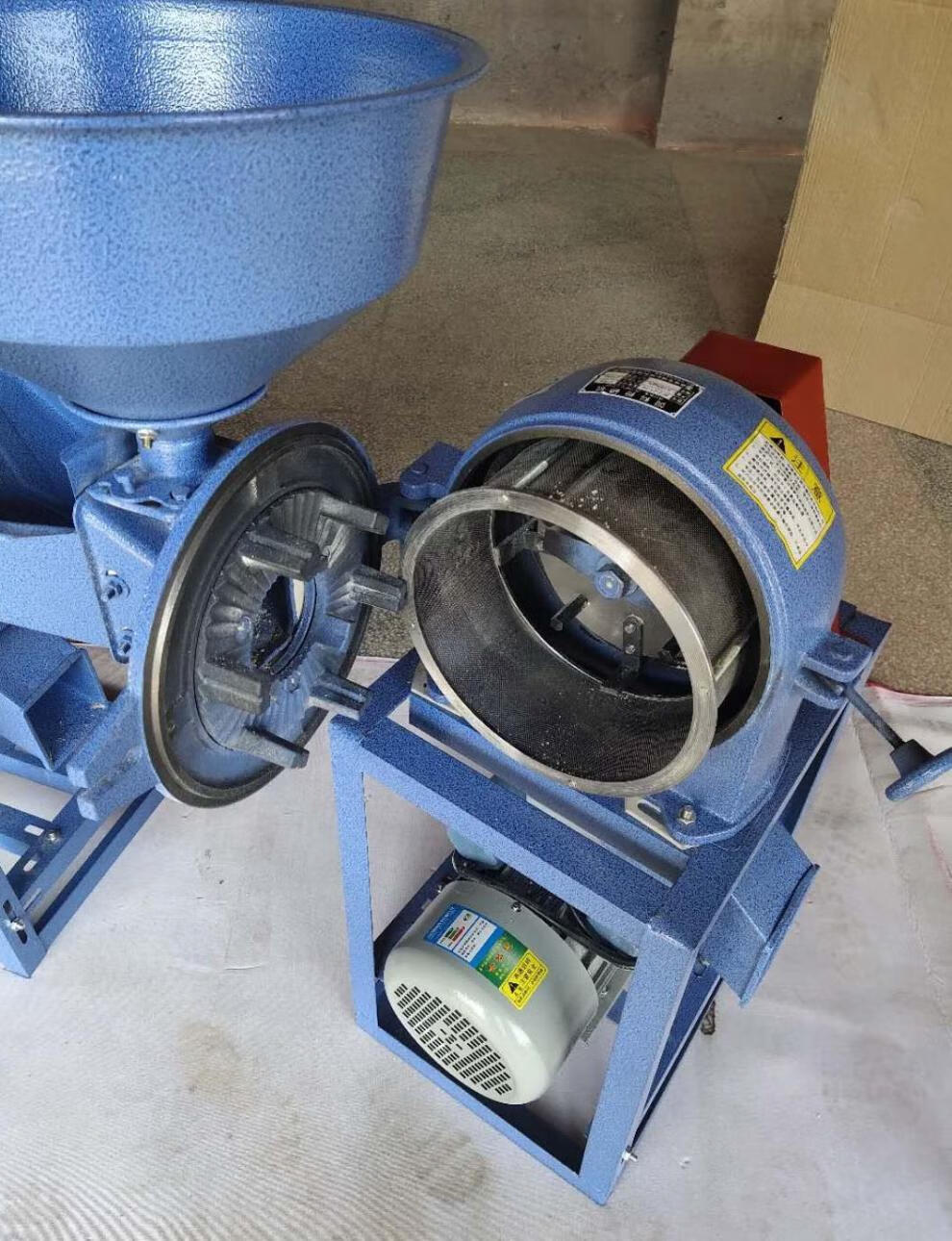 玉米粉碎机小型家用两相220v五谷杂粮多功能商用饲料磨粉机打粉机启惺