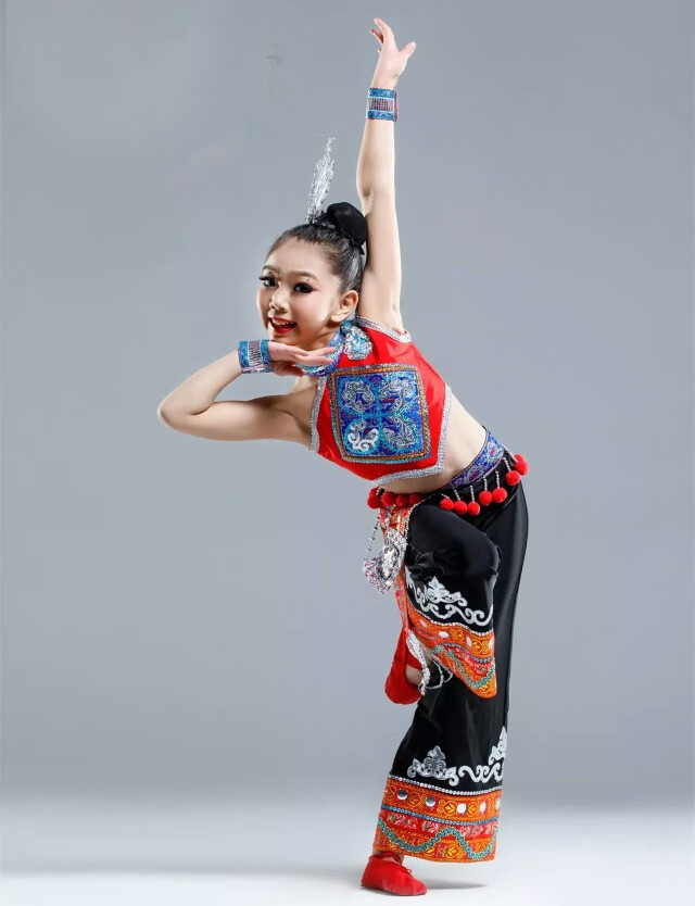 彝族云南凉山七月火把节独舞喊月亮少数民族舞蹈演出表演服饰 少数