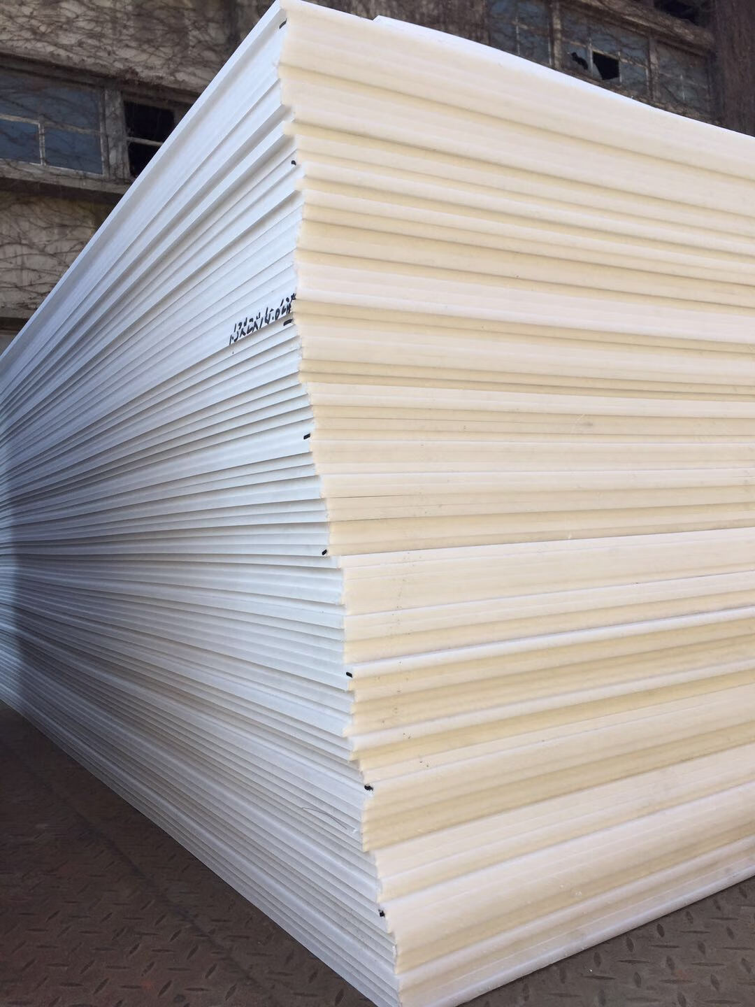 白色塑料板pp板聚丙烯板pe板聚乙烯板超市冰台档板白色尼龙板切肉板