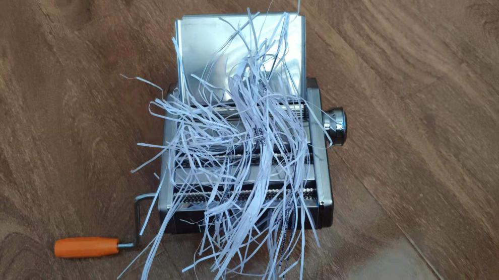 手摇磨烟机 新款不锈钢切磨两用型烟叶切丝机碎烟器手摇磨烟机 白色