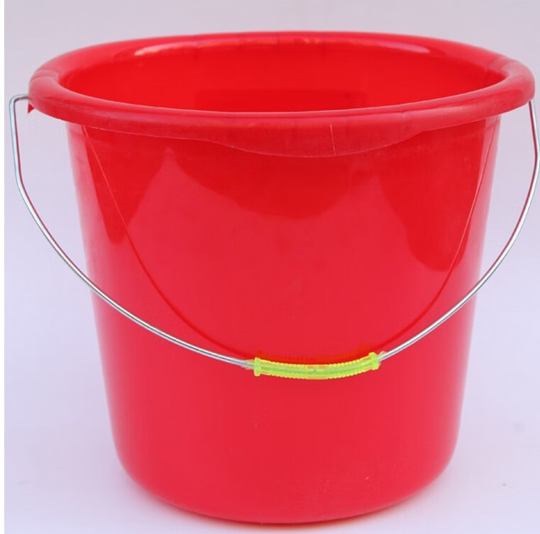 2022新 款家用红色手提塑料水桶日用百货学生提桶储水清洁洗车大桶