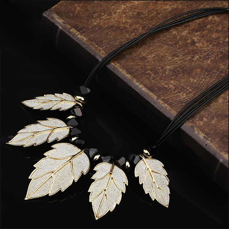 娅索韵新款时尚简约款百搭水晶树叶项链多层黑绳锁骨链欧美短款g4012