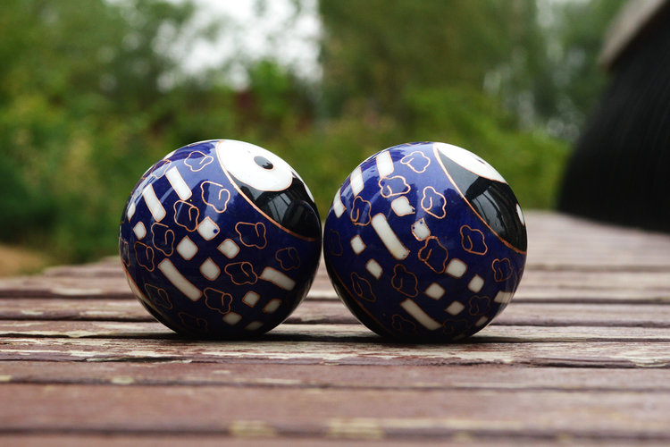 保定铁球中老年健身球手球景泰蓝保健球空心带铃音球 保定球 红底