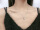 I bought the first diamond necklace for my girlfriend. She likes the four-leaf clover necklace. She likes it very much. The logistics is also very fast. It arrived the next day, because it is summer now, and my girlfriend is thin, so I wear it out. Very good-looking, showing collarbone, no problem, sterling silver necklace is not allergic, very good