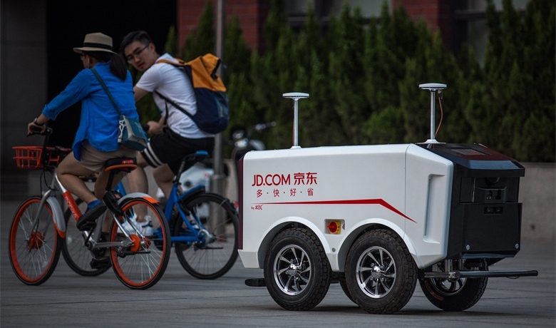 JD and the Tianjin government marked the launch of the strategic partnership with the debut of JD’s autonomous delivery vehicles in Tianjin