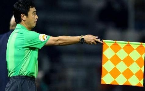 足球助理裁判员的职责