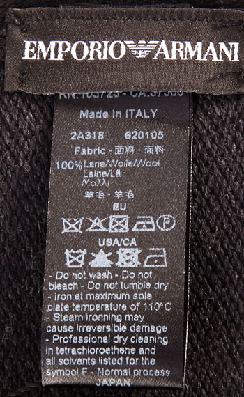 二,禁止水洗,搅干,只能蒸汽熨斗低温熨烫.