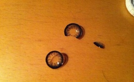 隐形眼镜发生破损的原因