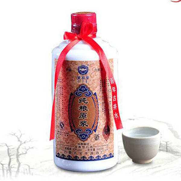 1瓶装这款草原情浓香型白酒是内蒙古婚庆满月等宴会种常用的喜酒,红色