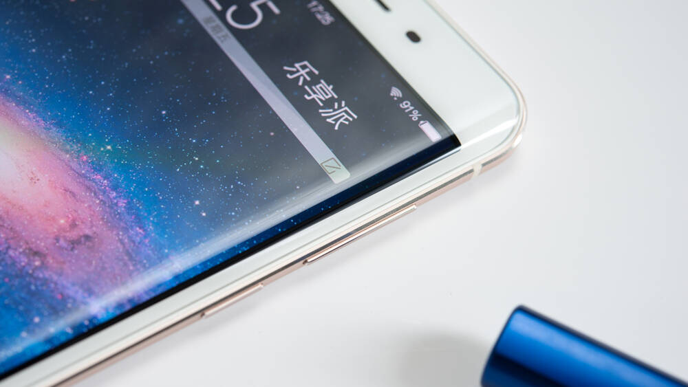 五分钟了解双曲面屏幕的vivo xplay5