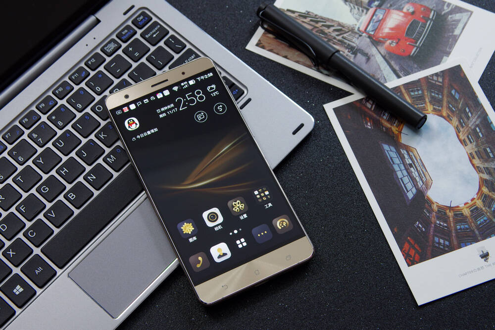 2300w像素 华硕zenfone3尊爵 "拍照媲美单