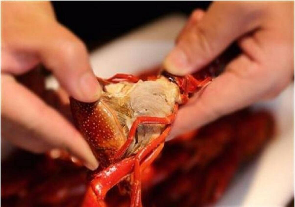 解锁快速剥小龙虾的正确姿势,吃货必备技能