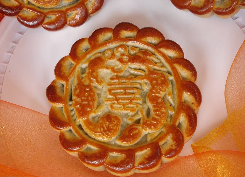 喜饼主要分为中式和西式喜饼,中式即圆形的大饼,传统的喜饼大体在馅料