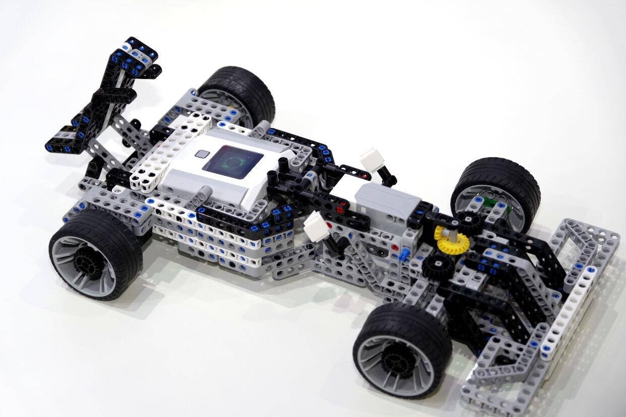 教育机器人降临 能力风暴成孩子的百变金刚