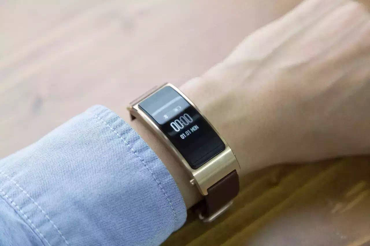 挑手环不能盲目,年龄不同,选择也不同!