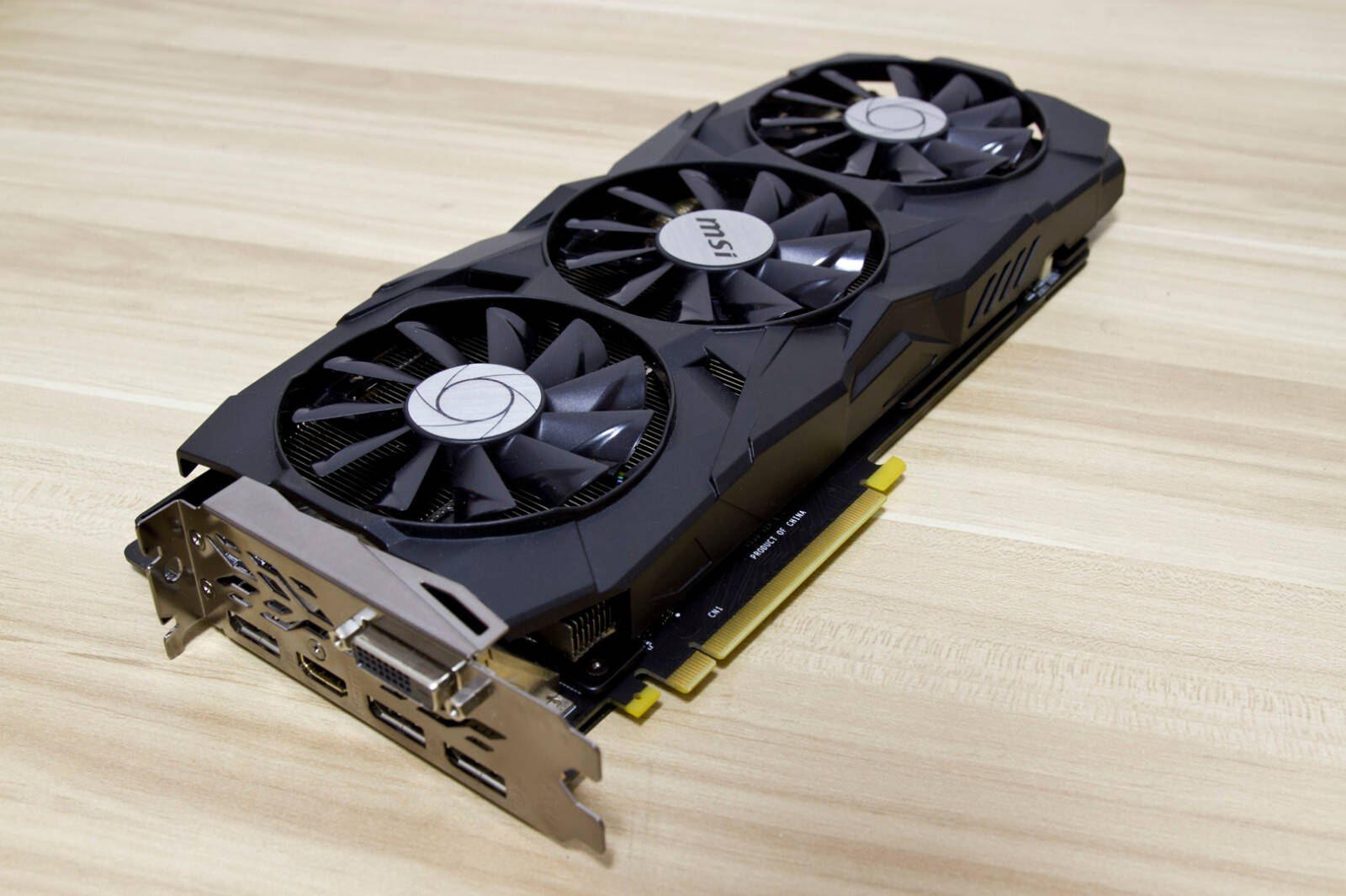 微星gtx1070暗黑龙爵,超乎想象的"黑,强,大"