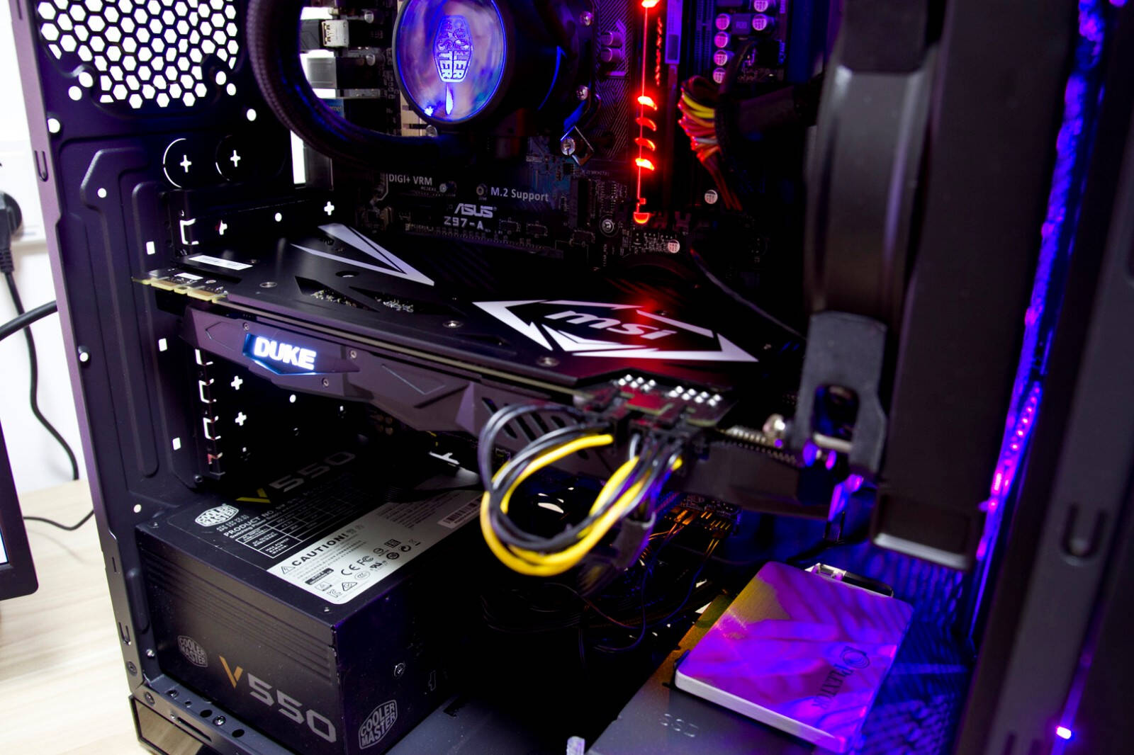 微星gtx1070暗黑龙爵,超乎想象的"黑,强,大"