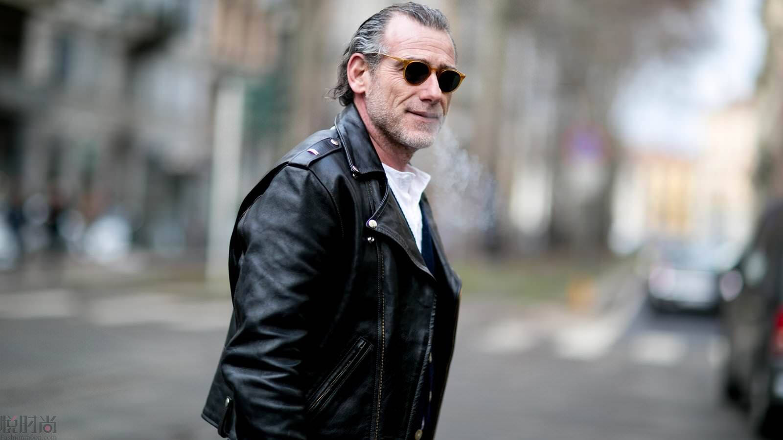 如果你身材匀称挺拔,那么不妨尝试剪裁修身,帅得逆天的哈雷机车皮衣