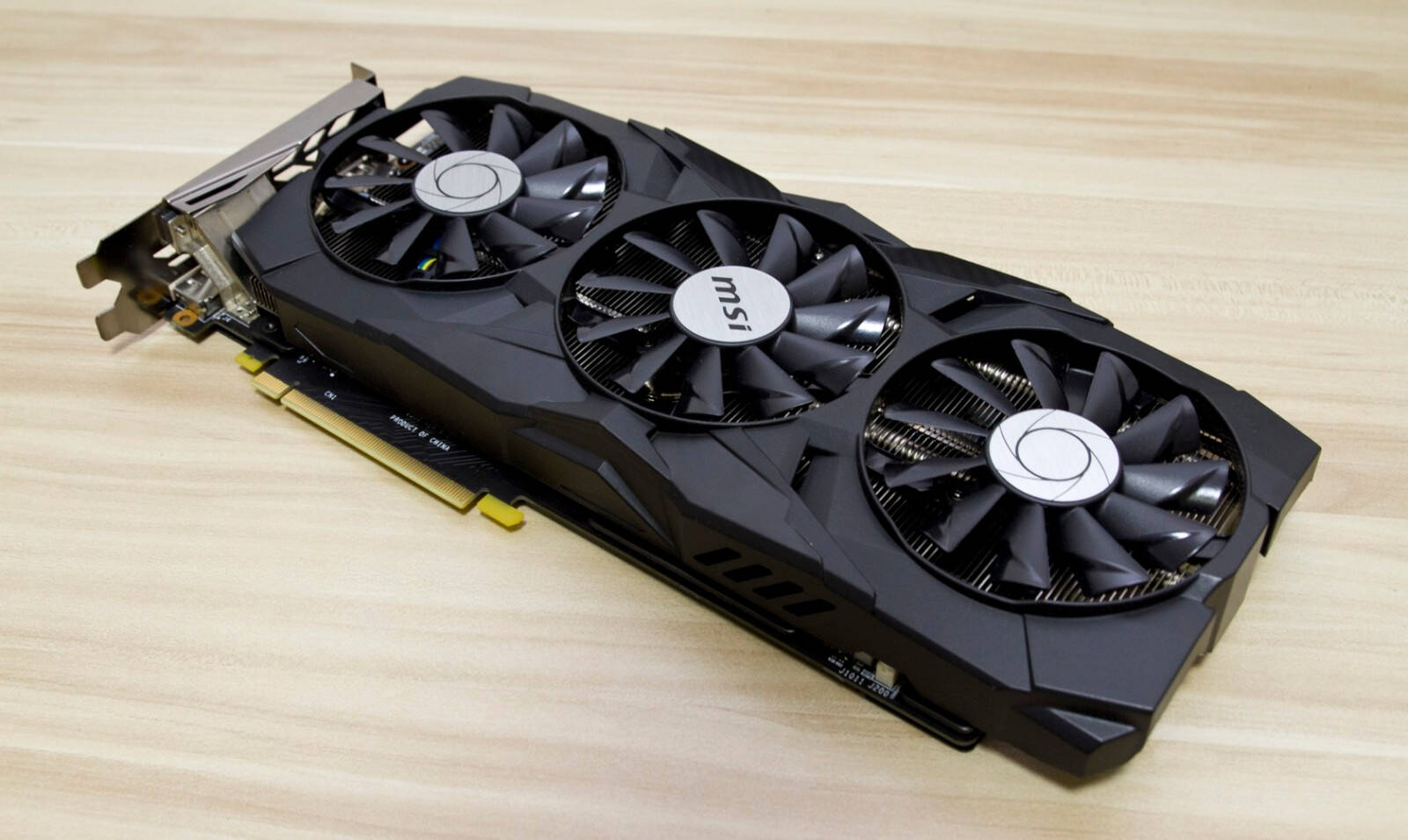 微星gtx1070暗黑龙爵,超乎想象的"黑,强,大"