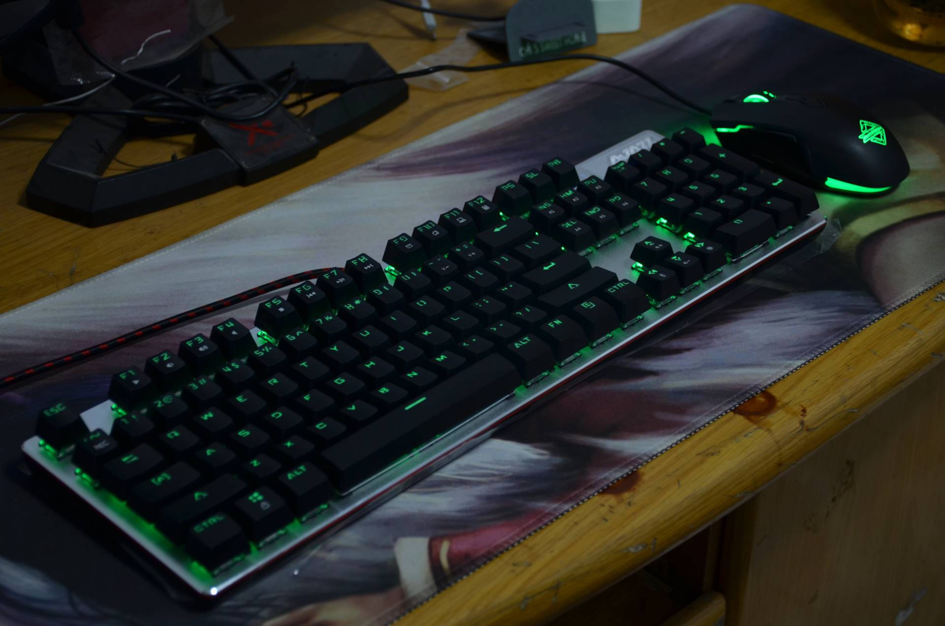 售价199的佳作 黑爵守望者机械键盘键鼠套装评测