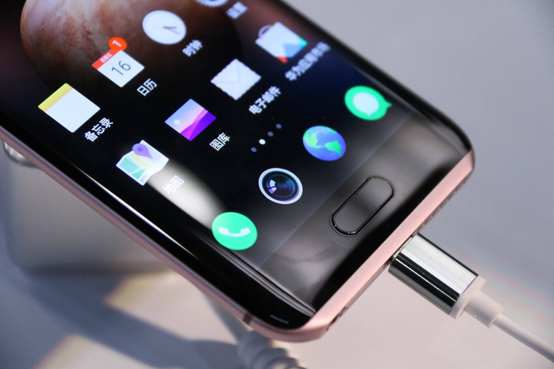 首创八曲面华为荣耀magic现场图赏