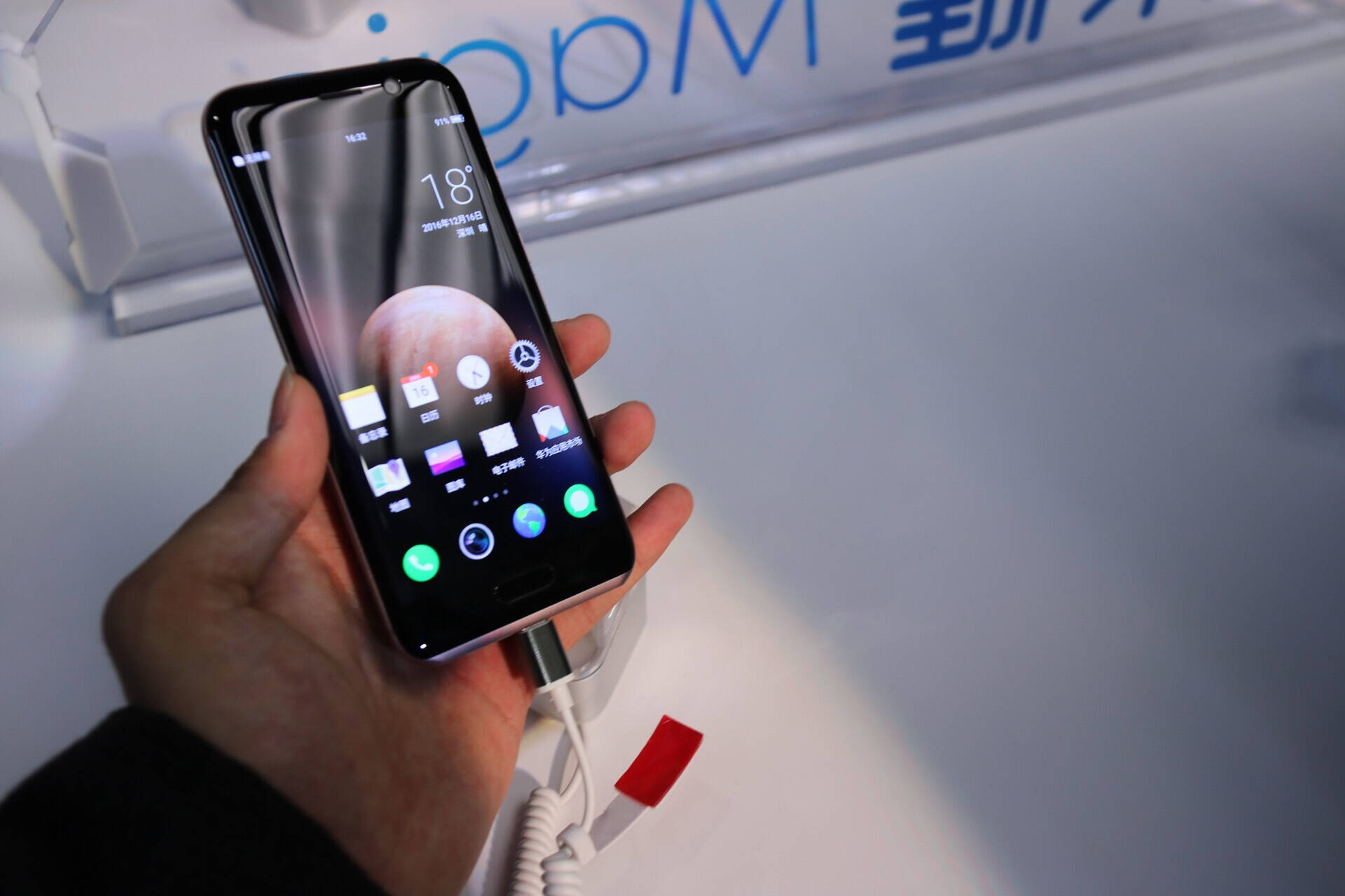 首创八曲面华为荣耀magic现场图赏