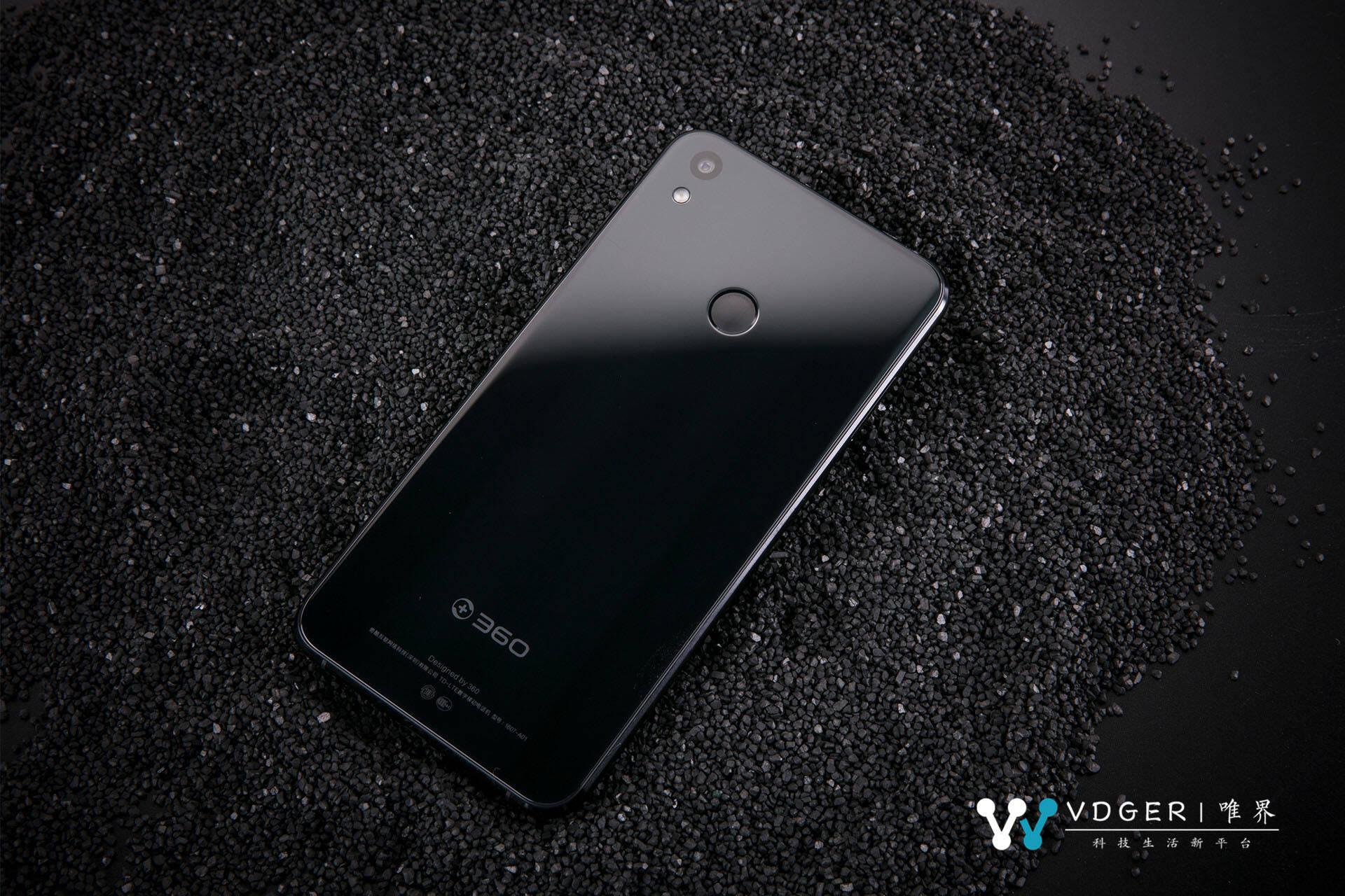 360手机设计新高度?360n5s开箱图赏