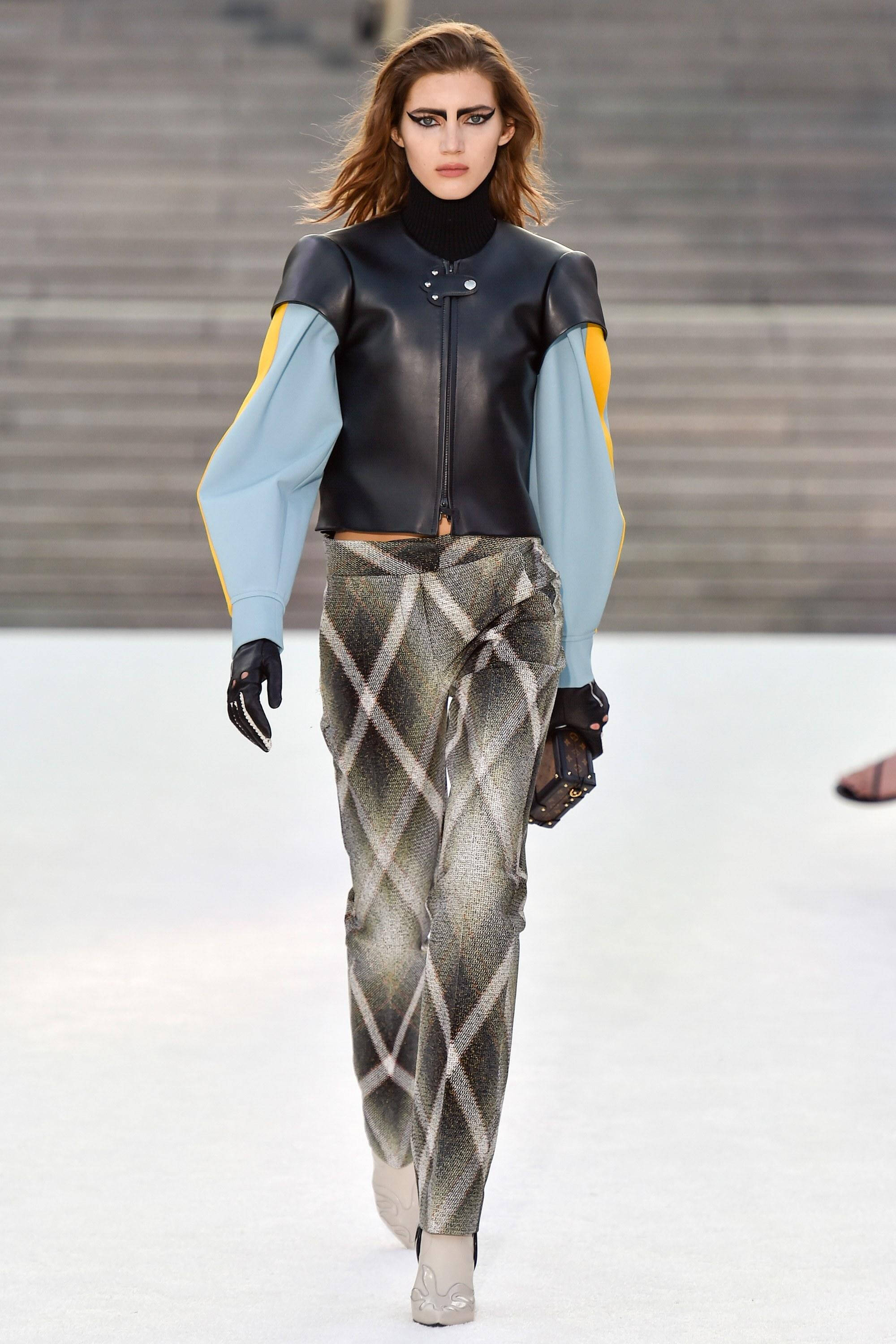 lv在京都世外桃源办大秀 还请来中国的武媚娘和李未央