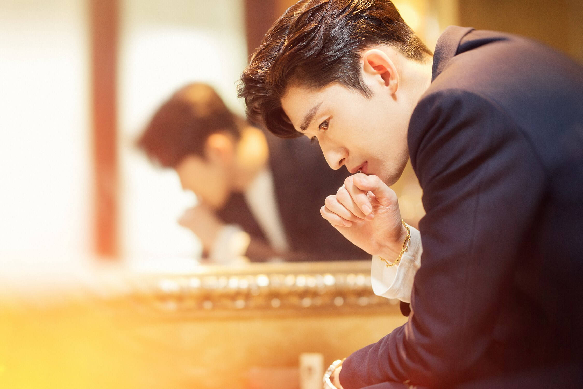 张翰《战狼2》首映礼帅气亮相 随拍写真撩力十足