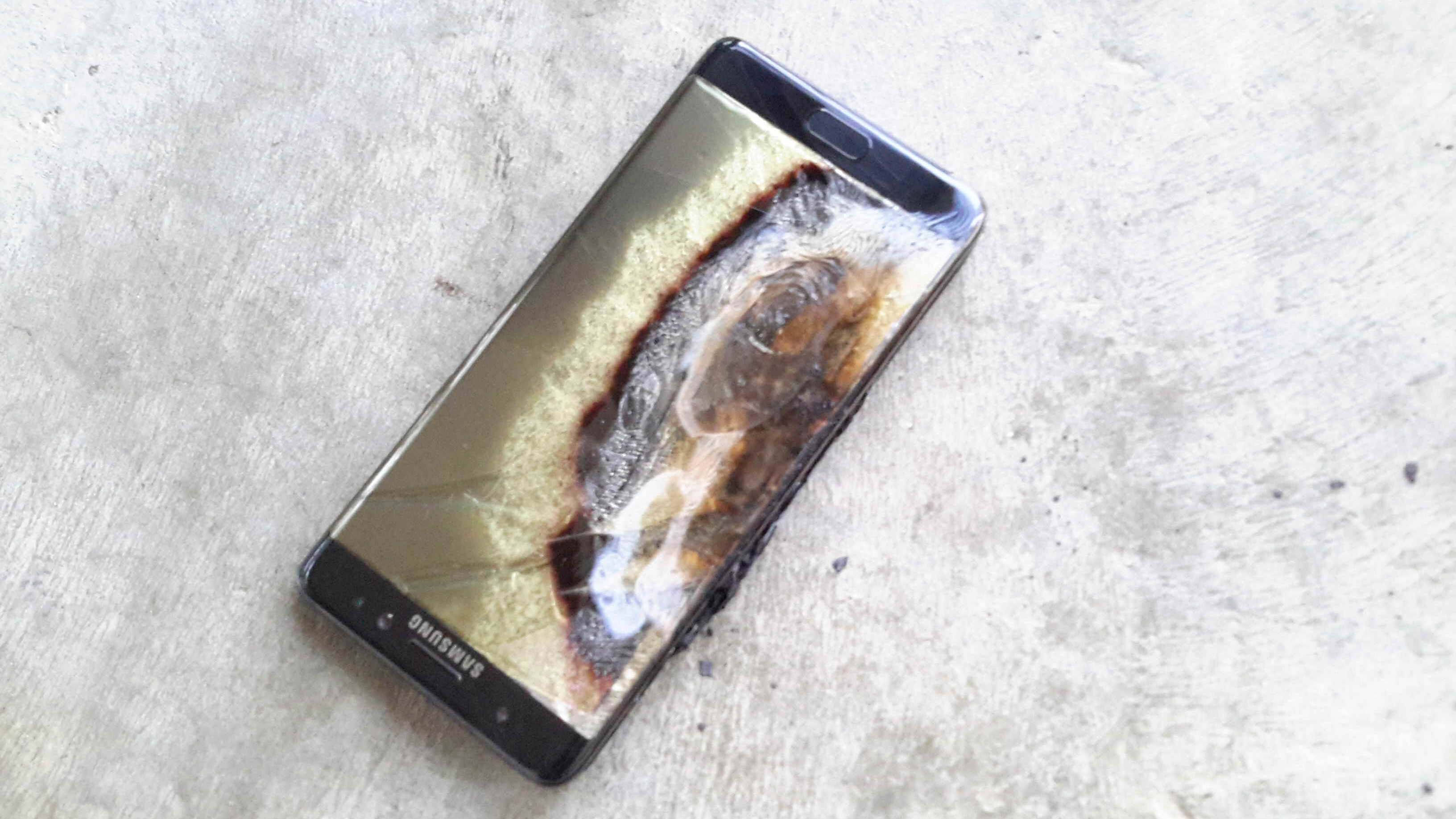 三星今年真是倒霉note7电池爆炸损失了220亿