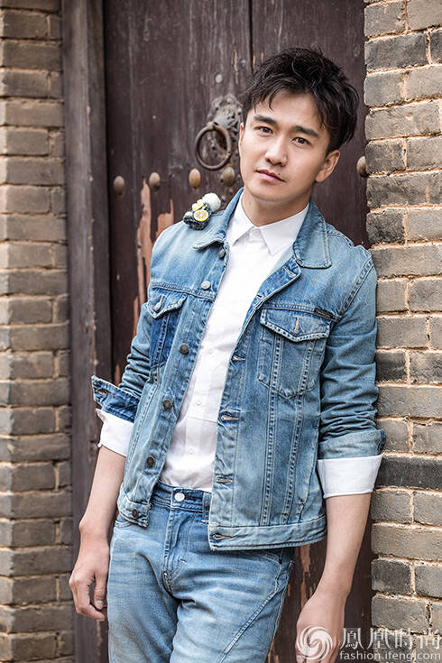 翟天临最新写真曝光眼眸深情俊朗满分