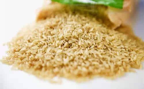 米糠层的粗纤维分子有助于胃肠蠕动,对胃病,便秘,痔疮等消化道疾病