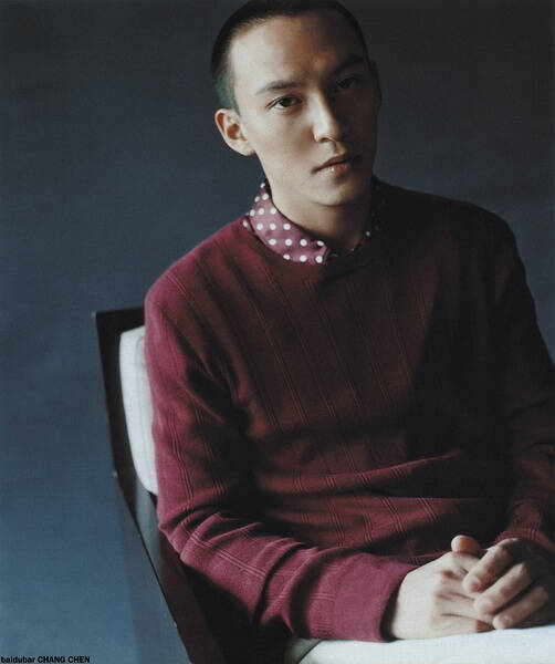 观众们的认可,从此寸头就成为了冠希的荧幕经典造型,那时候提起圆寸