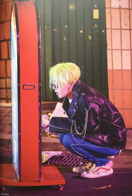 然后到处都有了这双鞋的身影,比如宋茜的西装配vans宋祖儿的青春配