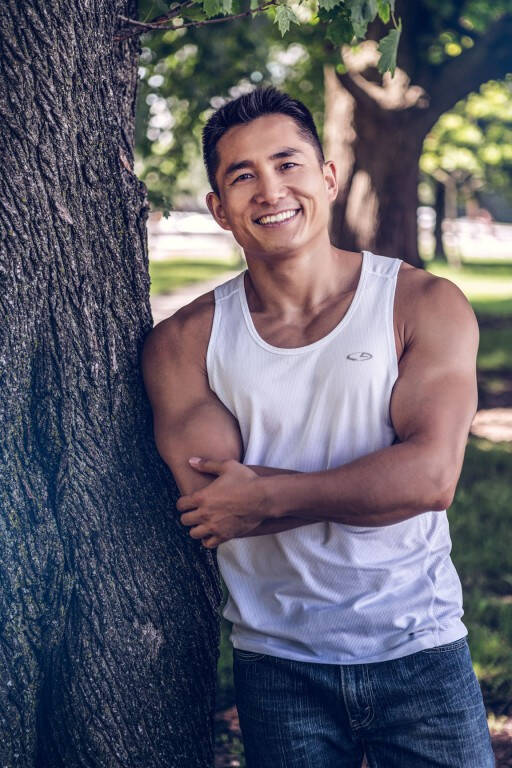 首先是"@mikelingfitness_凌云健身"老师,老师双医学博士吧我记得