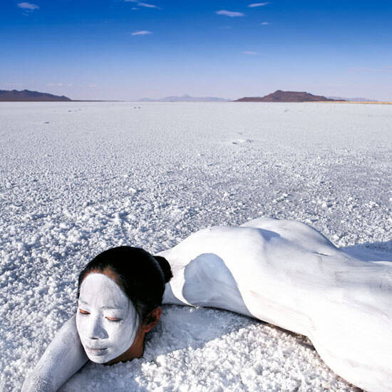 可是当令人痴醉的人体与自然风景结合之后,这样的美你能否接受?