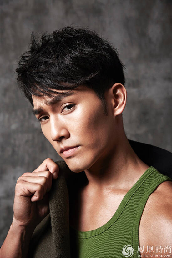 黄恺杰写真腹肌隐现撩人 实力加盟《环太平洋2》