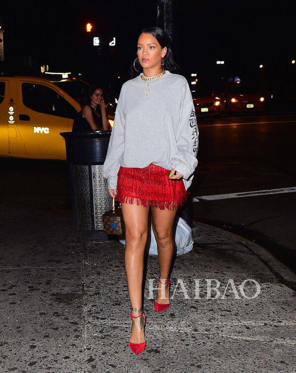 蕾哈娜 (rihanna) 街拍图片延伸阅读:街拍rihanna蕾哈娜 (rihanna)